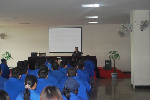 上海滬工閥門廠董事長楊猛在119消防日會議上發言