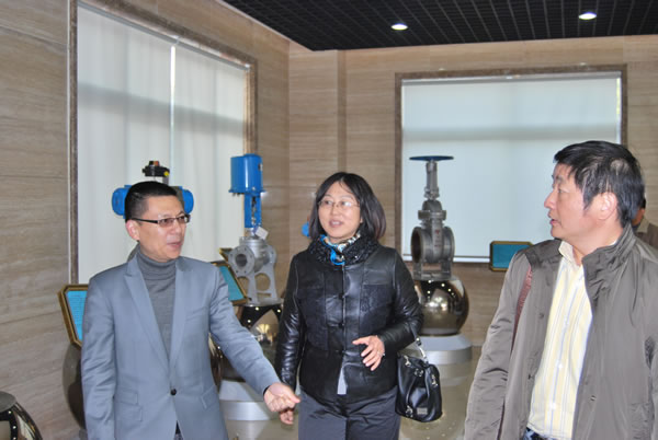 市、區(qū)衛(wèi)生局領(lǐng)導(dǎo)在滬工集團(tuán)視察工作