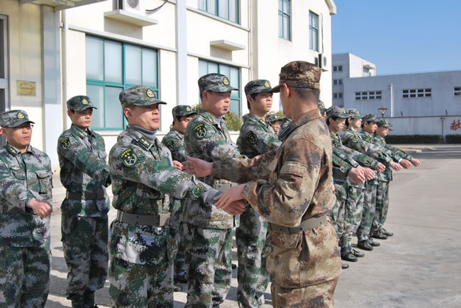 在訓(xùn)練基地里開展訓(xùn)練圖(3)