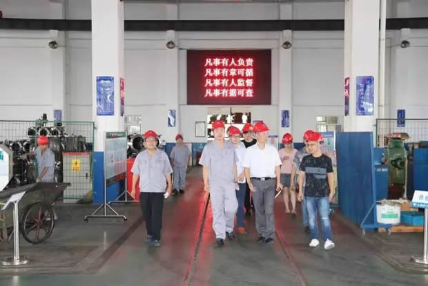 總工會(huì)領(lǐng)導(dǎo)及專家指導(dǎo)我司職業(yè)衛(wèi)生安全防護(hù)工作(圖3)